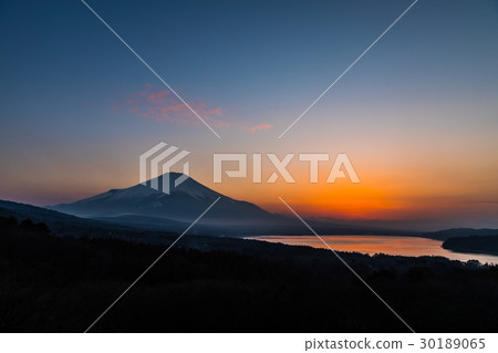富士日落煥發山中湖全景立場 富士日落煥發山中湖全景立場 30189065
