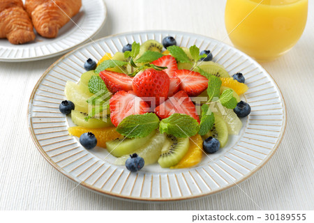Assorted cut fruits 30189555