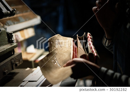Making craftsmen Making craftsmen 30192282