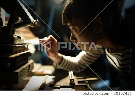 工匠女人 30192435
