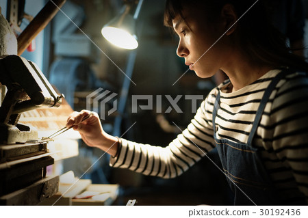 工匠女人 30192436