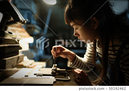 工匠女人 工匠女人 30192462