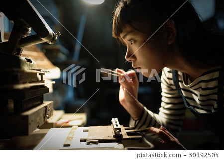 工匠女人 30192505