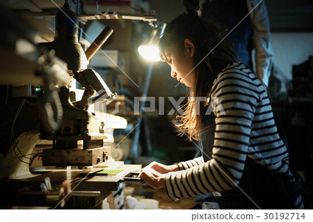 工匠女人 工匠女人 30192714