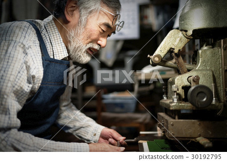 工匠男人 工匠男人 30192795