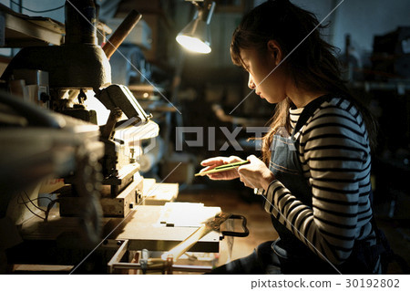 工匠女人 工匠女人 30192802