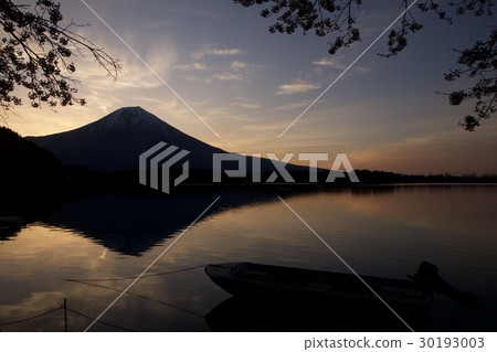Fuji waiting for the sunrise Fuji waiting for the sunrise 30193003