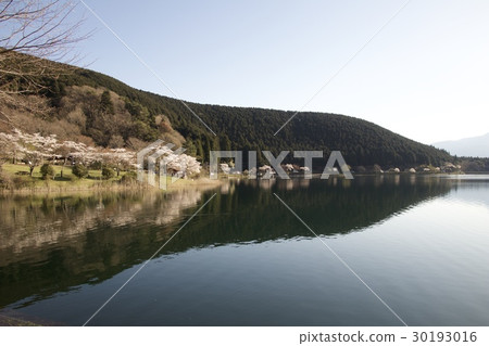 在湖中閃耀的風景 30193016