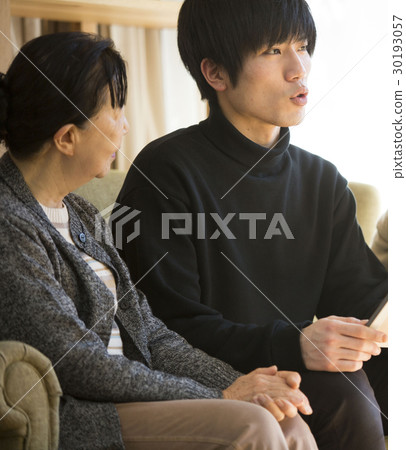 祖母和攝影師孫子 30193057