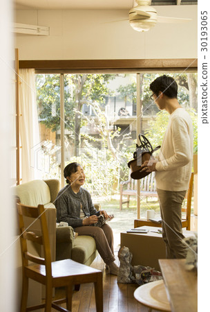 Senior packing work 30193065