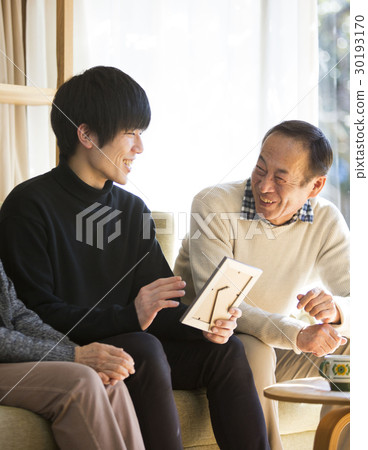 Grandparents and grandchildren looking at photos Grandparents and grandchildren looking at photos 30193170