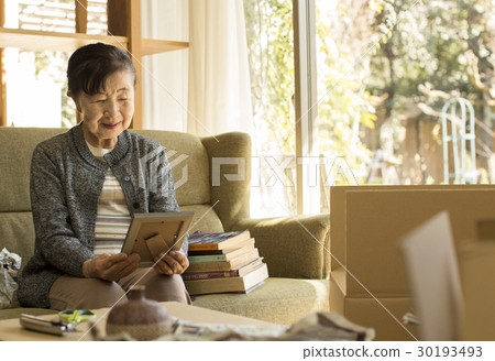 移動工作看到高級女性 30193493