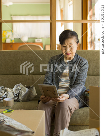 移動工作看到高級女性 30193512