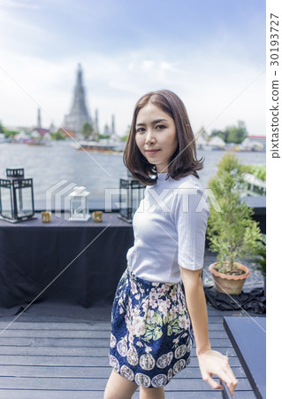 A photo of young and pretty girl with temple background 30193727