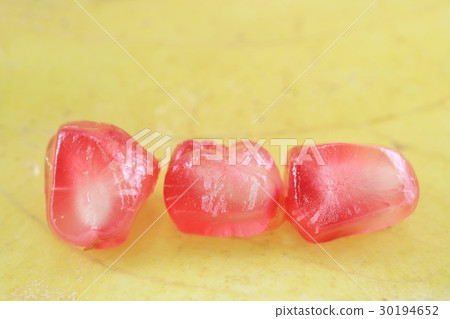 Pomegranate real close-up 30194652