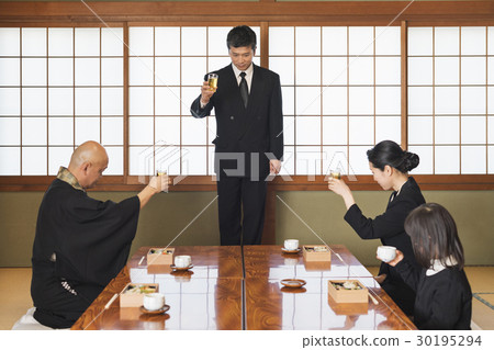 參觀墳墓 參觀墳墓 30195294