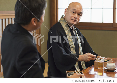 參觀墳墓 30195305