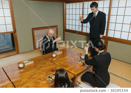 參觀墳墓 30195334