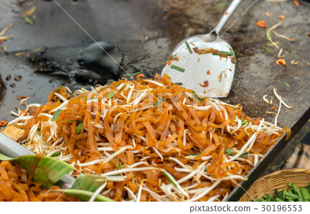 close up pad-thai menu 30196553