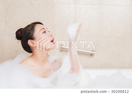 woman take the bath woman take the bath 30200812