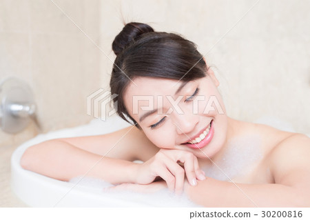 woman take the bath woman take the bath 30200816