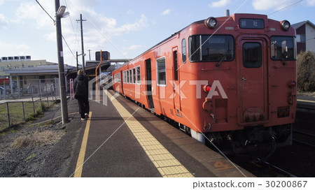 高松車站 月台 電車 桃太郎線 電氣列車 火車 高松車站 月台 電車 桃太郎線 電氣列車 火車 30200867