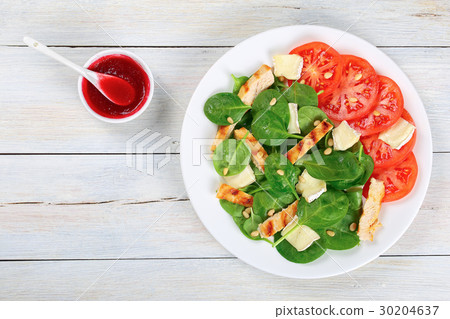 spinach, grilled chicken breast, tomato salad 30204637