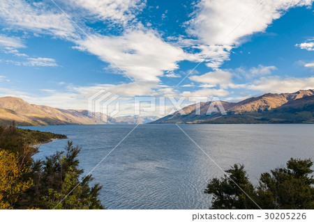 Beautiful lake and sky in Wanaka 30205226