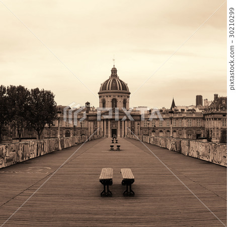 Pont des Arts 30210299