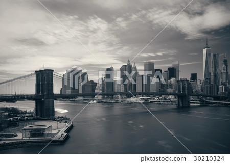 Brooklyn Bridge and downtown Manhattan 30210324