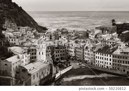 Vernazza buildings and sea in Cinque Terre 30210812