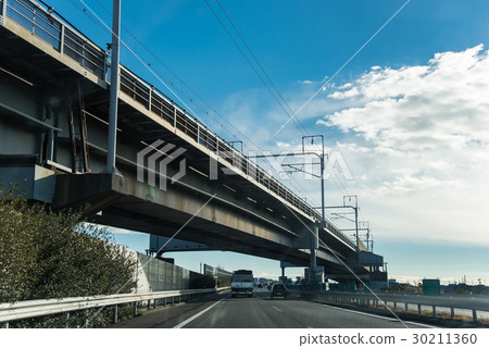 While traveling on the Meishin expressway, a track passing through the guard of the Shinkansen 30211360