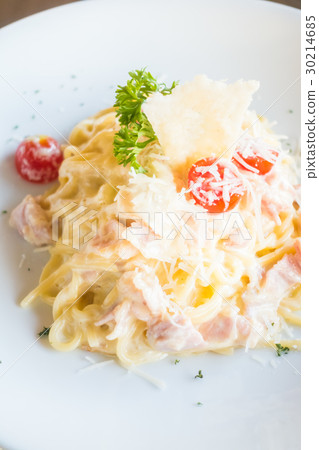 Spaghetti carbonara Spaghetti carbonara 30214685