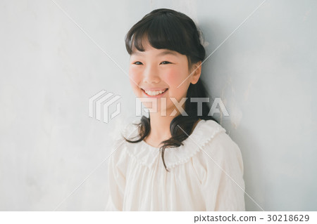 younger, child rearing, childcare 30218629