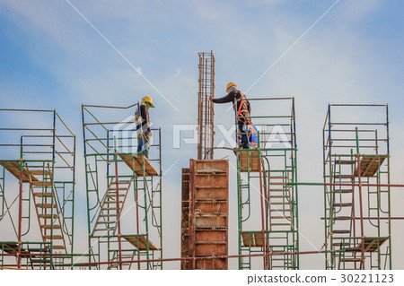 Construction workers working on scaffolding  30221123