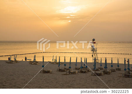日落時的海灘 日落時的海灘 30222225