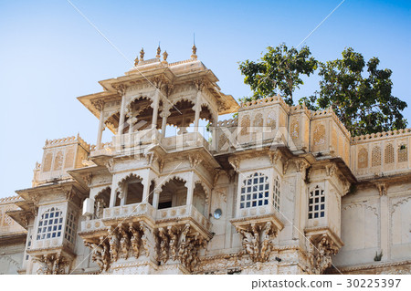 City Palace and Pichola lake in Udaipur, India 30225397