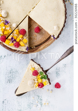 Chocolate tart with mango and raspberries Chocolate tart with mango and raspberries 30228466