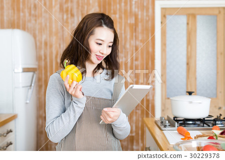 A young woman thinking about menu · Lifestyle 30229378