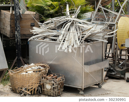 SCRAP HEAP OF SILICON STEELS AND RUSTIC METALS 30230991