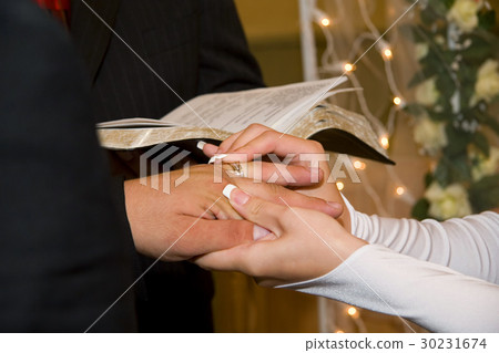 Wedding rings exchange 30231674