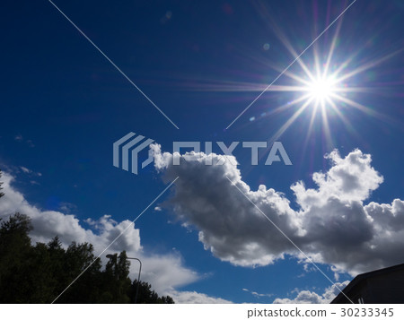藍天和太陽和雲彩 藍天和太陽和雲彩 30233345