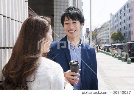 Shopping holiday with a lifestyle couple 30240027