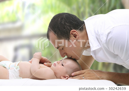 Happy Family 30242639