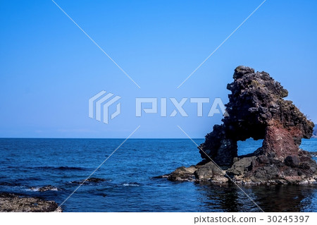 Window rock (Sotanona Town) Window rock (Sotanona Town) 30245397