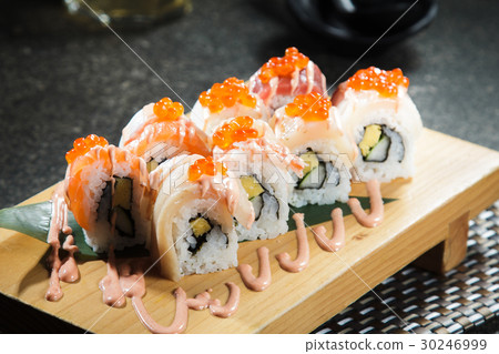 sushi roll 30246999