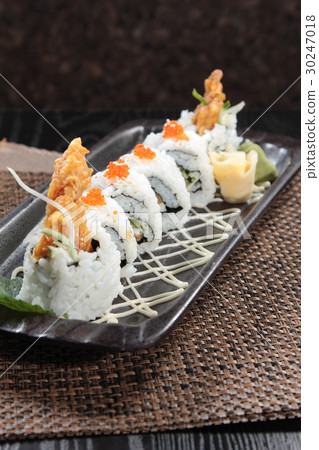 sushi roll 30247018