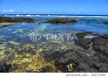 Idyllic tropical sea in sunny day Idyllic tropical sea in sunny day 30253360