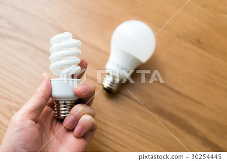 燈泡交換 30254445