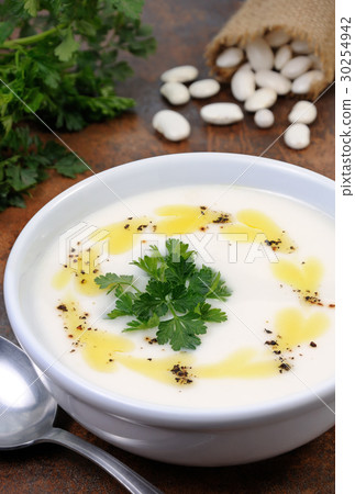 White velvet bean soup puree White velvet bean soup puree 30254942
